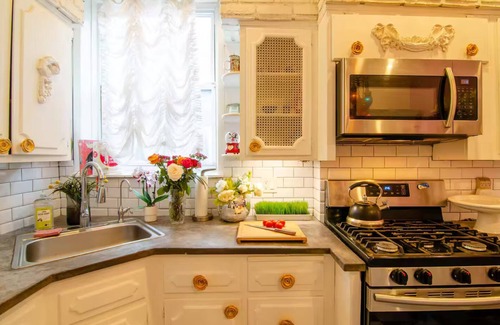 Weehawken Apartment | Barbie-Inspired 3-Bedroom Retreat in Union City – Your NYC Getaway!