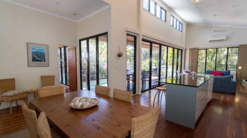 Horseshoe Bay House | Barefoot Beach House