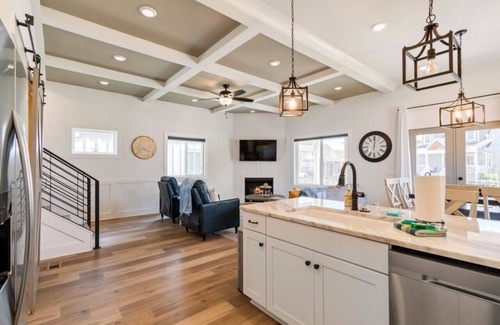 Winchester House | Barefoot Breeze w/Pool, Kayaks, Fireplace