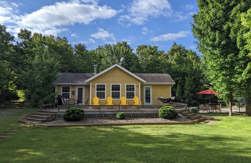 Bayview Cottage | Barefoot Bungalow – Beautiful Cottage in Cavendish with Pool and Hot Tub
