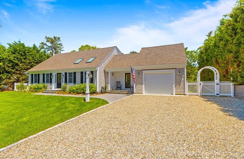 North Chatham House | Barefoot Bungalow: 330-C Exquisite Chatham Home, Easy Access to Town, Bike Trail
