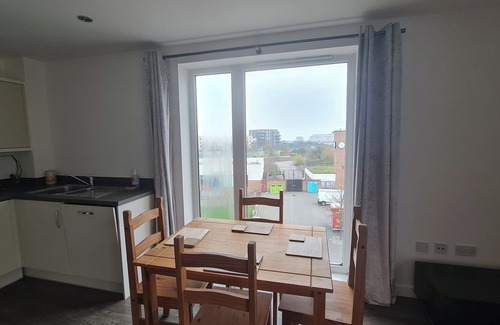 Thames Apartment | Barking 2 Bed Apt with Parking & Good Travel Links