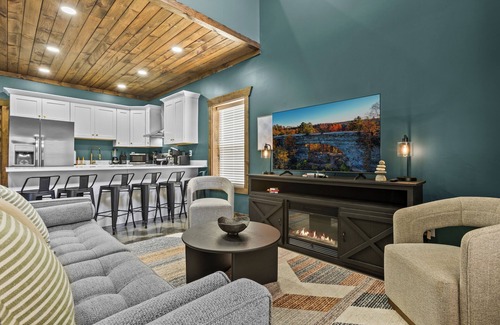 Stanton House | Barndo Parking River Hot Tub