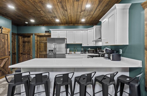 Stanton House | Barndo Parking River Hot Tub