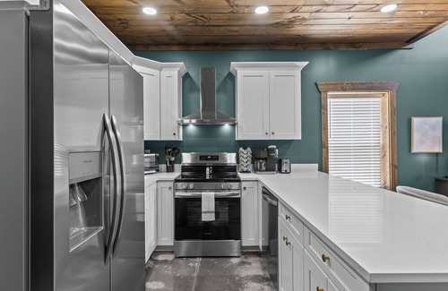 Stanton House | Barndo Parking River Hot Tub