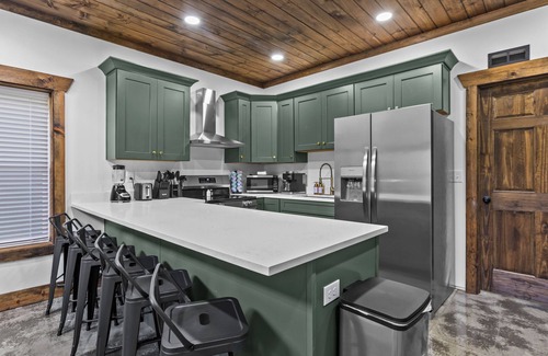 Stanton House | Barndo Stay Hot Tub Red River Ample Parking