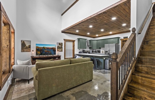 Stanton House | Barndo Stay Hot Tub Red River Ample Parking
