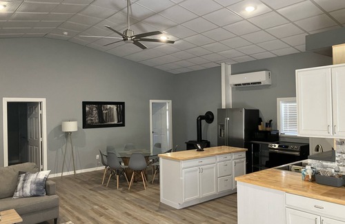 Maysville House | Barndominium On Private 6 Wooded Acres Near Bentonville–RV Hookup