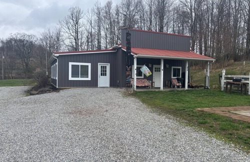 Dresden Cabin | Barndominium that is Pet friendly, near wineries & Woodbury Wildlife Area .