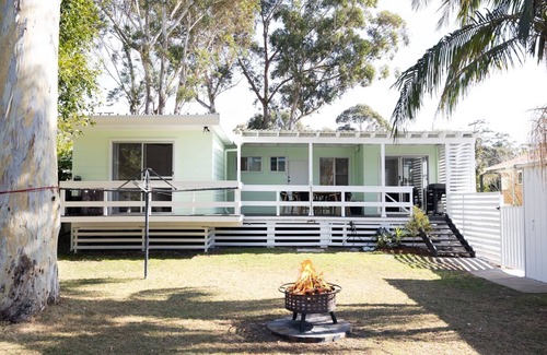 Narrawallee House | Barney's Beach House - A Haven of Comfort and Style