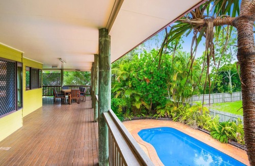 Rainbow Beach House | Barny's - Rainbow Beach. Fantastic beach house in the perfect spot. Pets Welcome. Wi-Fi. Pool