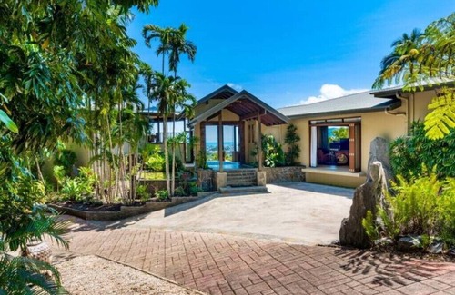 Lamb Range Villa | Barong luxury private estate with expansive views over Cairns barongcairns.comn