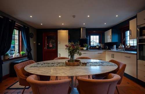Glasgow Cottage | Barraston Farm - a cottage that sleeps 16 guests in 7 bedrooms