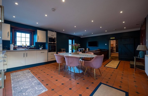 Glasgow Cottage | Barraston Farm - a cottage that sleeps 16 guests in 7 bedrooms