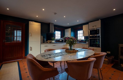 Glasgow Cottage | Barraston Farm - a cottage that sleeps 16 guests in 7 bedrooms