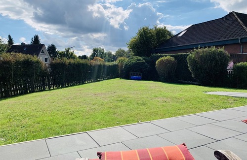 Lentfohrden Apartment | barrier-free apartment 'BERT' * 2 bedrooms * 2 bathrooms * fireplace * terrace with garden