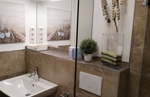 Kelheim Apartment | Barrierefreie Ferienwohnung mit Regenfalldusche