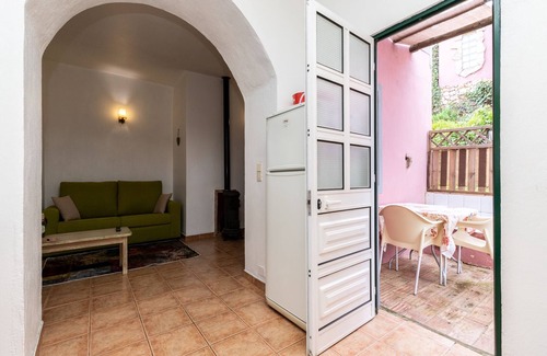 Espargal Villa | Bartsia Blue Villa, Parking, Balcony, Garden, Wifi,!New!