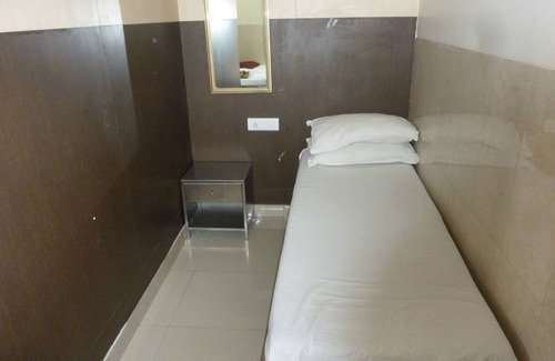 Prabhadevi Hotel | Basera Hotel