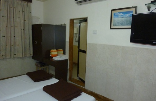 Prabhadevi Hotel | Basera Hotel