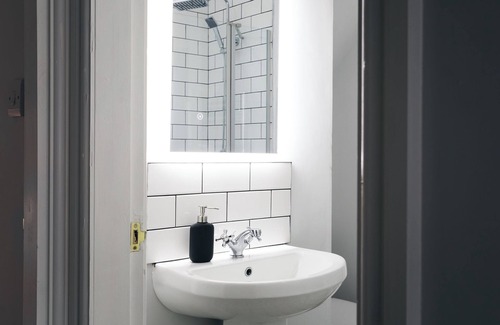 High Peak Cottage | Basin Cottage - UK45209