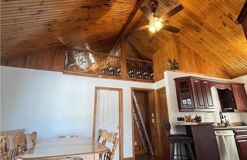 Grand-Remous Ski Chalet | Baskatong Pointe Cottage facing Baskatong Lake