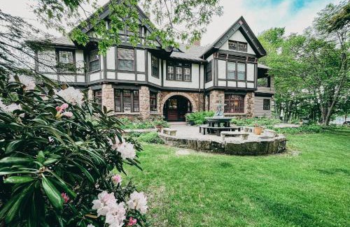 Bar Harbor Hotel | Bass Cottage & Ullikana