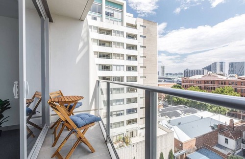 West Melbourne Apartment | Batman Hideaway Minutes from Queen Vic Market
