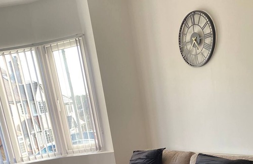 Harborne House | Battenhall House - 4 Bed Luxury Corporate Stay