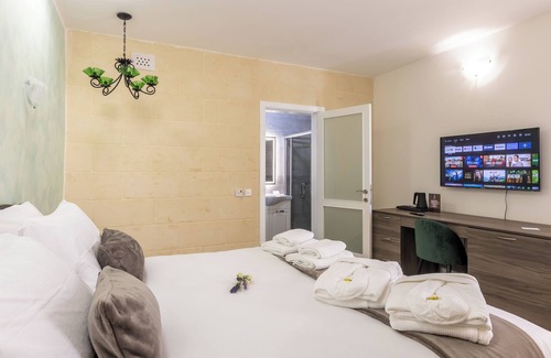 Xewkija Hotel | Battista Guesthouse with pool-room 4