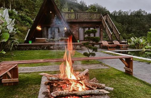 Songan Cabin | Batur Cliff Panorama