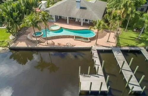 Fort Myers Shores House | Bay of Grace - A Boater's Paradise Fantastic Sunsets Close to I-75