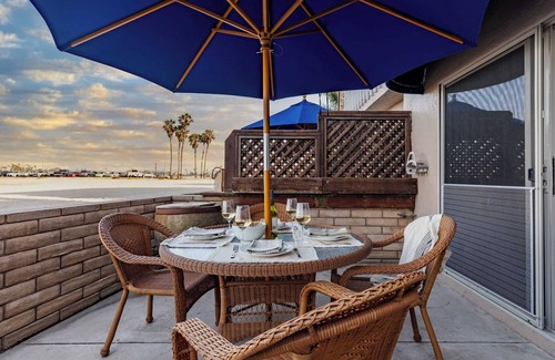 Central Mission Beach Cottage | Bay View 3 by Avantstay Stunning Home on the Beach! In Mission Beach!