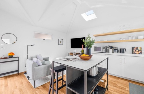 Bay Park Apartment | Bay View Bungalow - Sunset Water Views