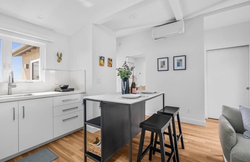 Bay Park Apartment | Bay View Bungalow - Sunset Water Views