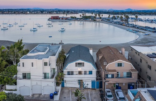 Central Mission Beach Cottage | Bay View V by Avantstay Stylish Mission Beach Home on the Sand!