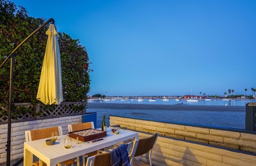 Central Mission Beach Cottage | Bay View V by Avantstay Stylish Mission Beach Home on the Sand!