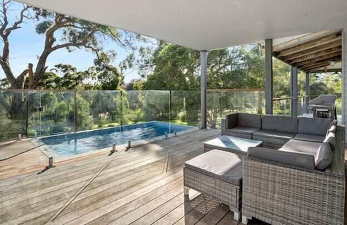 Boneo House | Bay Views, heated plunge pool, nature walks from the house. wifi and linen