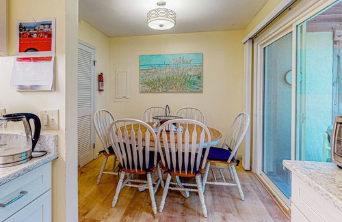 Bethany Beach House | Bayberry Woods townhouse with access to pool/tennis, fireplace & washer/dryer