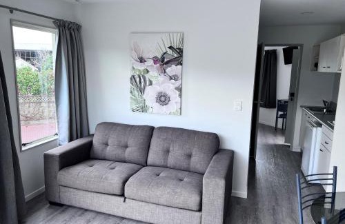 Taupo Hotel | Baycourt Lakefront Motel