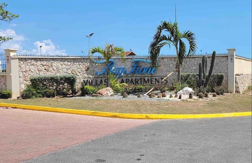 Portmore House | BayFront 5 Star Vacation Home