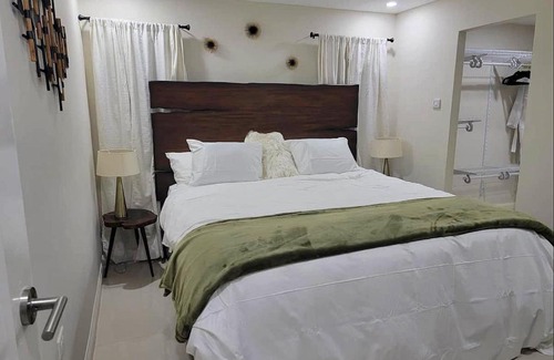 Portmore House | BayFront 5 Star Vacation Home
