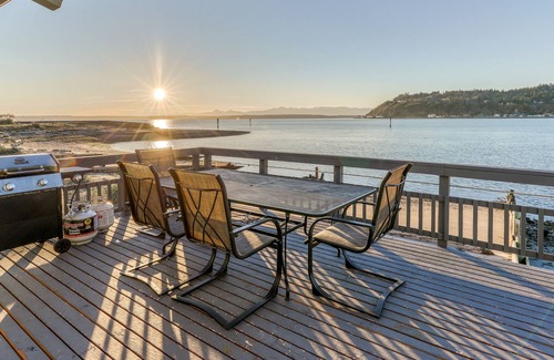 Clinton House | Bayfront home with views, WiFi, cable, patio and wood-burning fireplace
