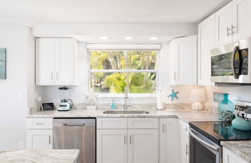 Englewood House | Bayfront - Private Dock - Deeded Beach Access - Private Pool