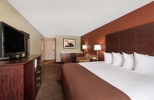 Midland Hotel | Baymont by Wyndham Midland Airport