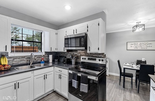 Broadmoor House | Bayou Getaway - Gated townhome w/King Bed