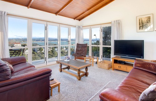 Bluff Hill House | Bayscape – Napier Holiday Home