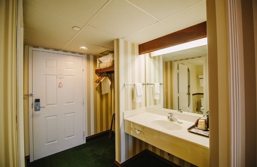 Traverse City Hotel | Bayshore Resort