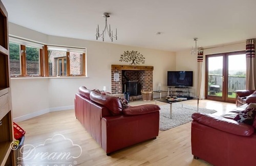 Holworth Cottage | BAYTREE LODGE, pet friendly, luxury holiday cottage in Osmington