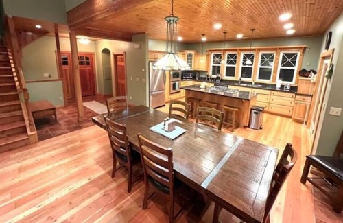 Bayview House | Bayview Beauty close to Silverwood theme Park.